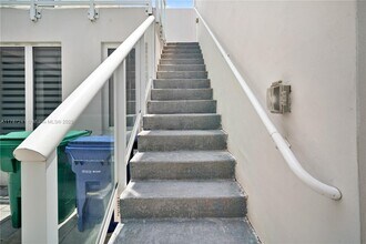 10400 NW 63rd Terrace in Doral, FL - Building Photo - Building Photo