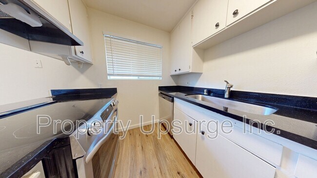 445 Nelson Ave in Oroville, CA - Building Photo - Building Photo