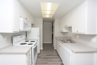 Riverbelle Park Apartments in Sacramento, CA - Building Photo - Interior Photo