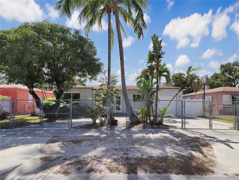 11400 NE 13th Ave in Miami, FL - Building Photo