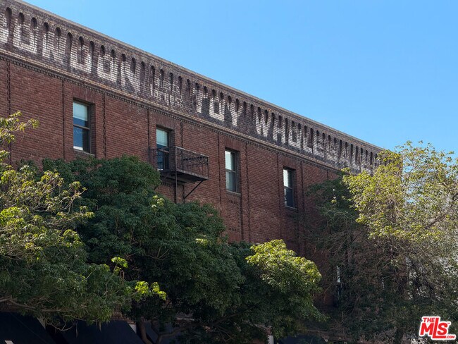 property at 215 S Santa Fe Ave