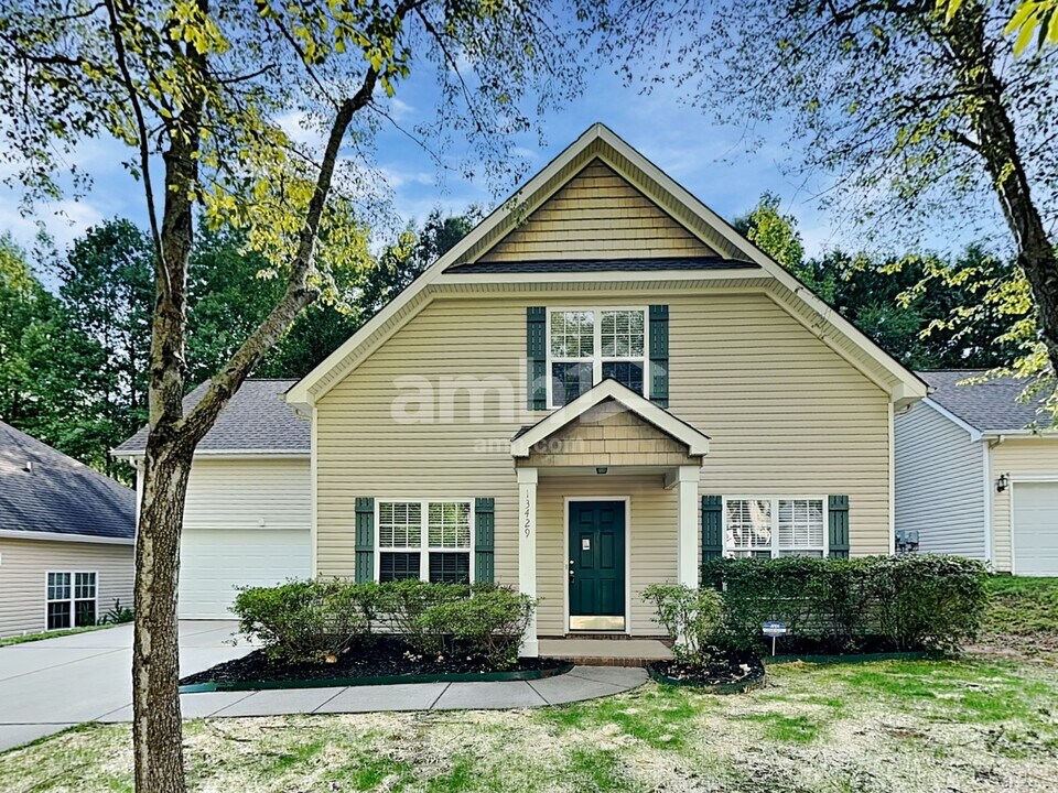 13429 Glenwyck Ln in Huntersville, NC - Building Photo