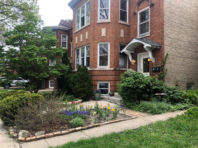 1925 Clarence Ave