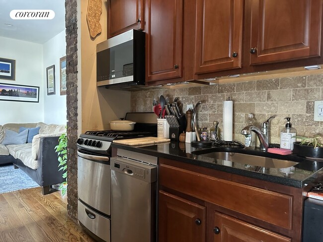 215 E 4th St in New York, NY - Building Photo - Building Photo