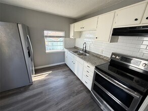 5616 Avenue R, Unit 2 in Galveston, TX - Building Photo - Building Photo