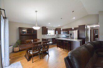 5623 October Rd NW in Rochester, MN - Building Photo - Building Photo