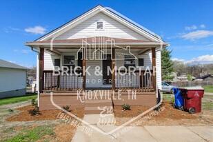 657 E Lincoln Rd in Alcoa, TN - Building Photo