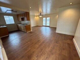829 E Bush St in Hanford, CA - Building Photo
