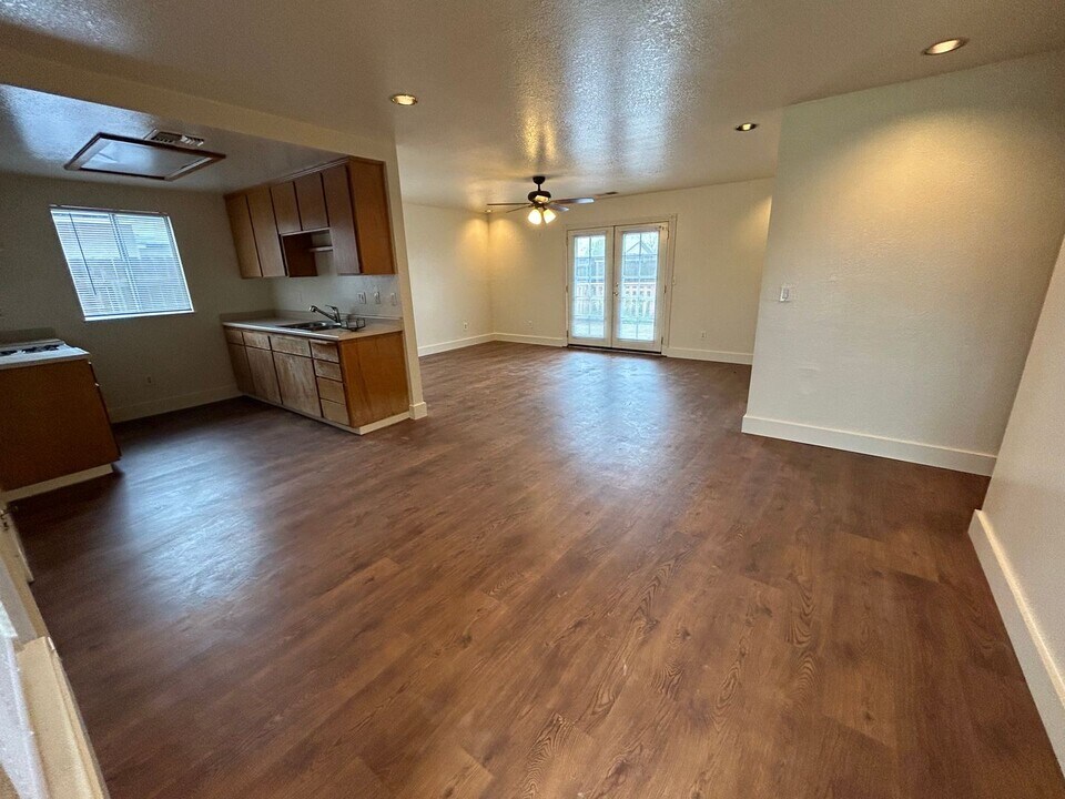 829 E Bush St in Hanford, CA - Building Photo