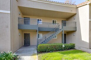 7505 Charmant Dr in San Diego, CA - Building Photo