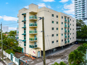 Tropical Point Condominium in Miami, FL - Building Photo - Building Photo