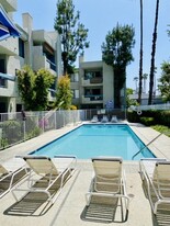 Independence Square in Canoga Park, CA - Building Photo