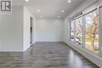 24 Tara Crescent in Thorold, ON - Building Photo - Building Photo