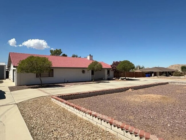 15370 Tacony Rd in Apple Valley, CA - Building Photo - Building Photo