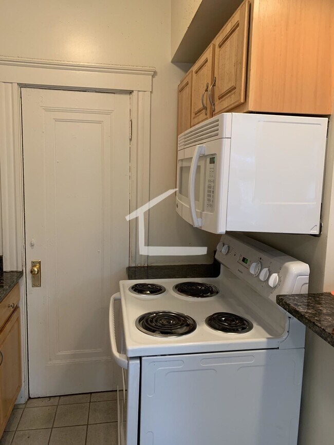117 Park Dr, Unit 33 in Boston, MA - Building Photo - Building Photo