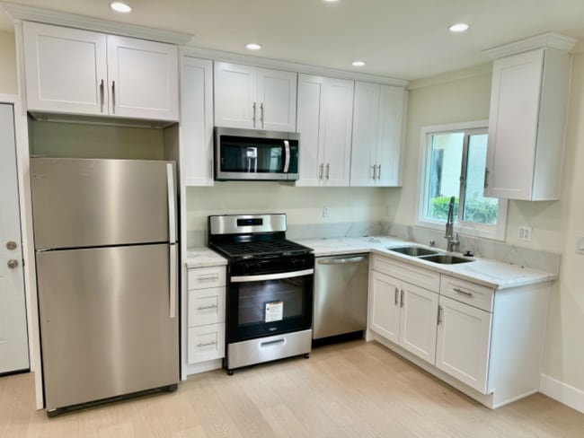 property at 600 E Garfield Ave