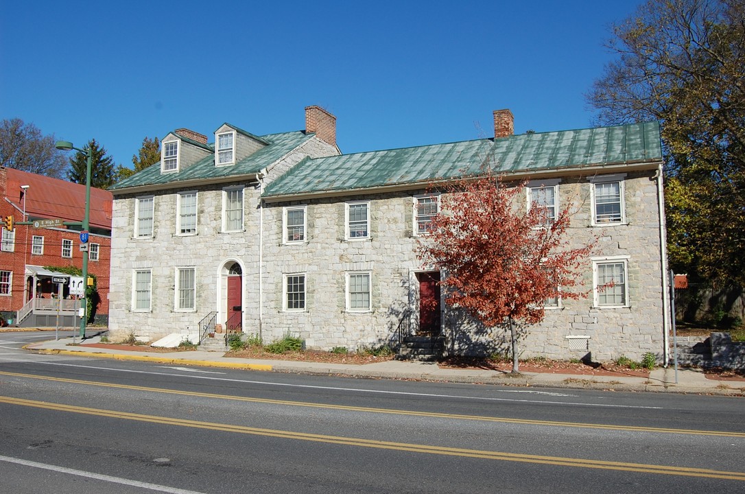 3 N East St in Carlisle, PA - Foto de edificio