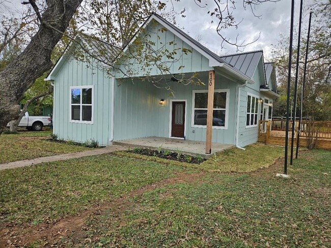 property at 700 N Avenue C