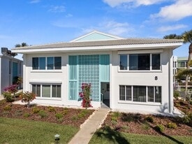 5400 Gulf Dr in Holmes Beach, FL - Building Photo