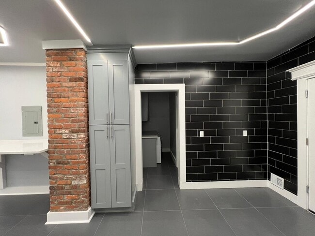 property at 423 Shelton Ave