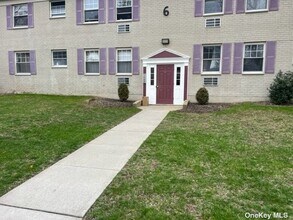 324 Post Ave-Unit -6L in Westbury, NY - Building Photo - Building Photo