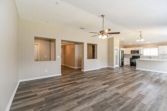 11701 Carson Lake Dr W in Jacksonville, FL - Foto de edificio - Building Photo