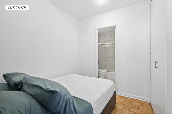 350 W 50th St in New York, NY - Building Photo - Building Photo