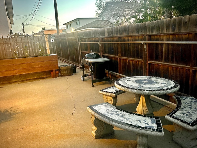 564 13th St in Imperial Beach, CA - Foto de edificio - Building Photo