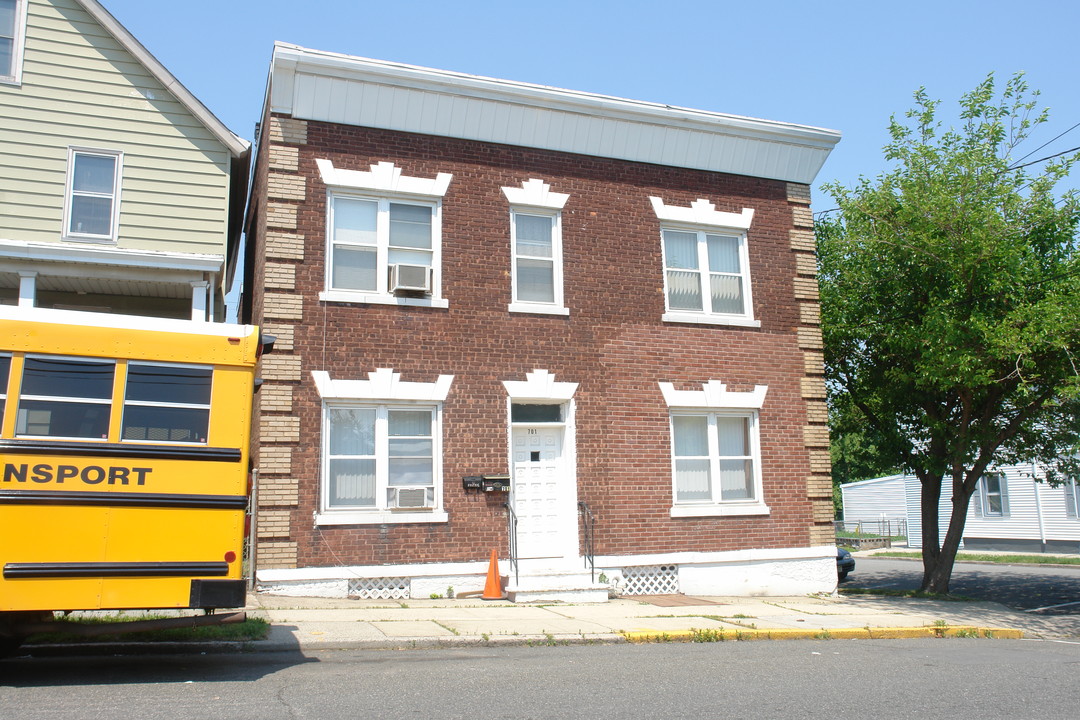 701 Catherine St in Perth Amboy, NJ - Building Photo