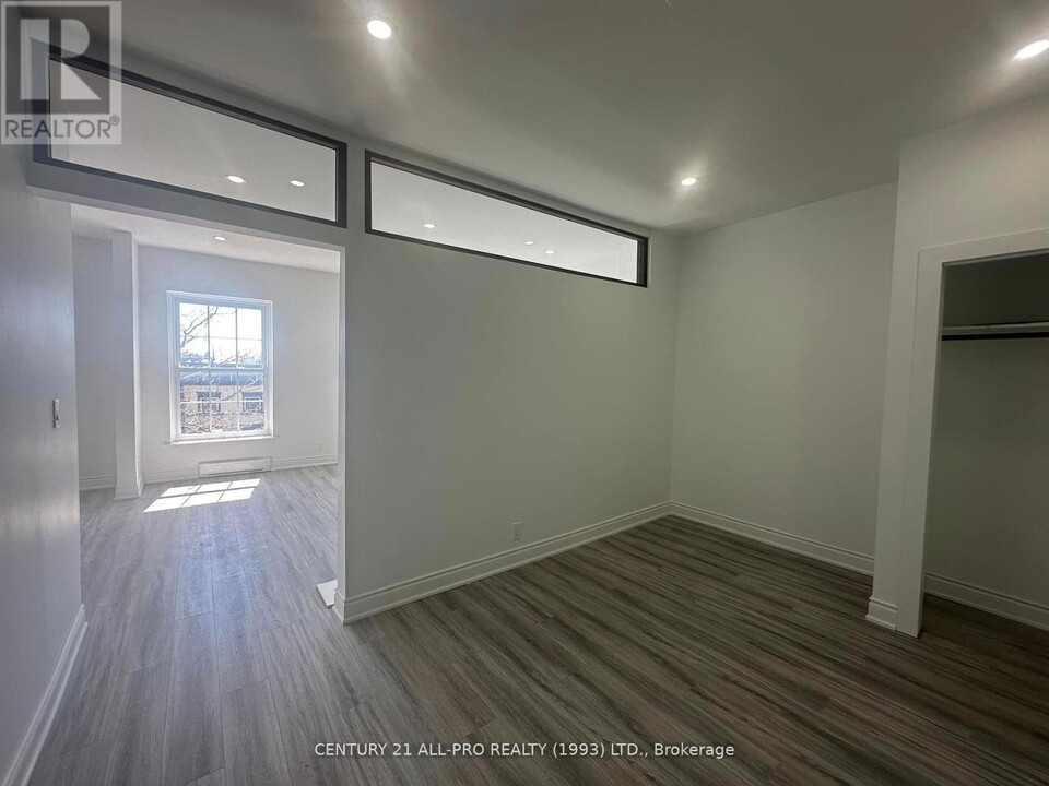 UNIT 3 - 82 KING St W in Cobourg, ON - Building Photo