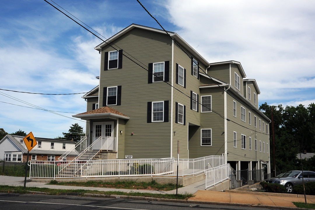 705 Irvington Ave in Maplewood, NJ - Building Photo