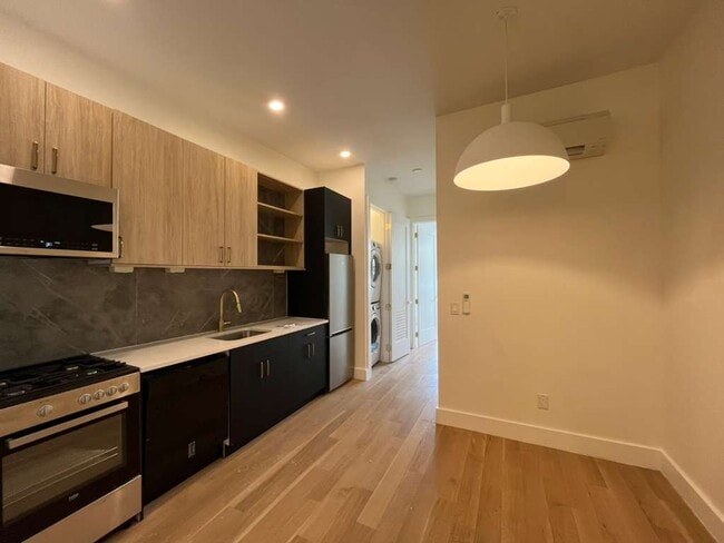 51 Grace St in Jersey City, NJ - Foto de edificio - Building Photo