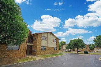 Sherwood Pointe Apartments in Shawnee, OK - Foto de edificio - Building Photo