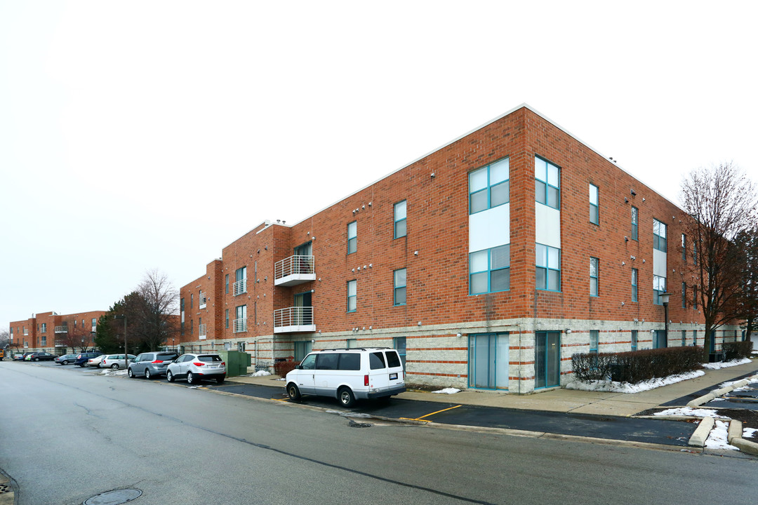 Kirchoff Meadows in Rolling Meadows, IL - Building Photo