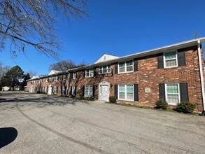 Louisville 53 in Louisville, KY - Foto de edificio - Building Photo