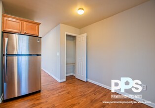 2145 Bolton Rd NW in Atlanta, GA - Building Photo - Building Photo