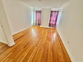 7 Bond St, Unit 3ER in Great Neck, NY - Foto de edificio - Building Photo