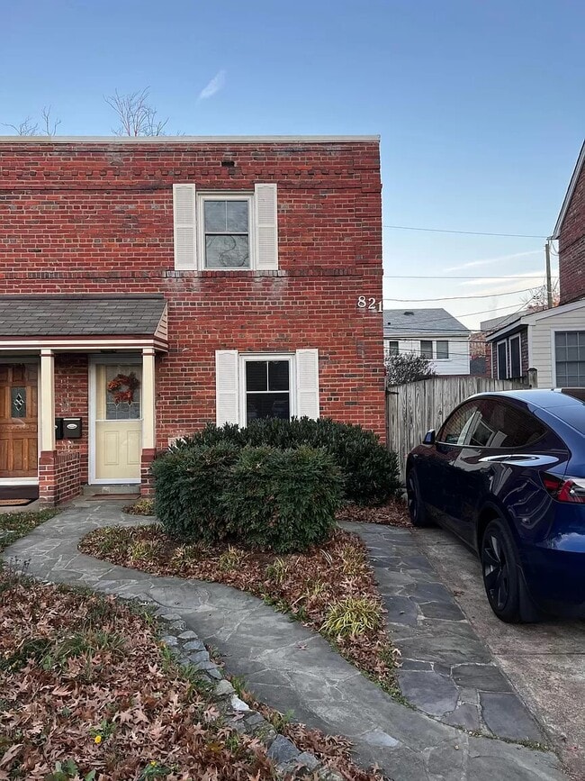 821 S Ivy St in Arlington, VA - Building Photo - Building Photo