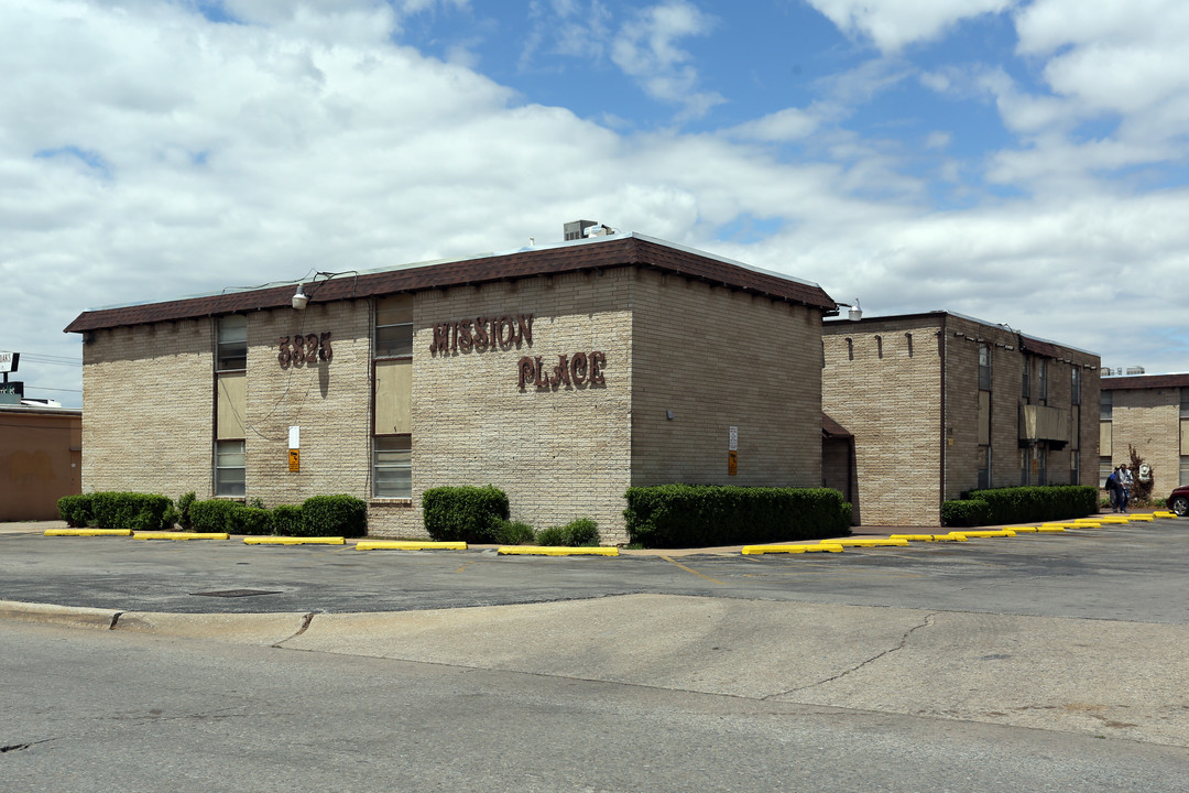 Mission Place Apartments in Oklahoma City, OK - Building Photo