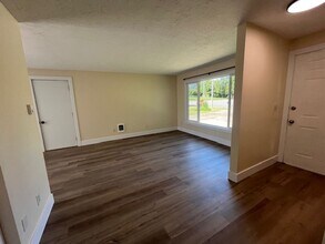 3200 Aquarius Blvd in Newberg, OR - Building Photo - Building Photo