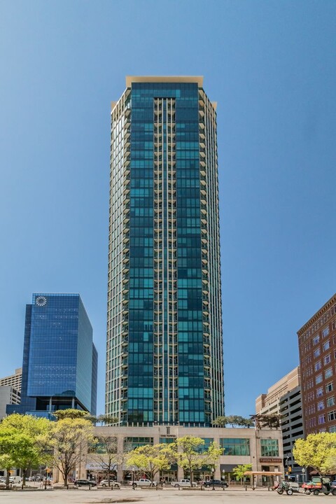 500 Throckmorton St in Fort Worth, TX - Building Photo