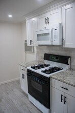 64 B Polk Ave in East Northport, NY - Building Photo - Building Photo