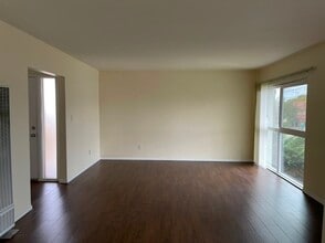 2104 Huntington Ln, Unit C in Redondo Beach, CA - Building Photo - Building Photo