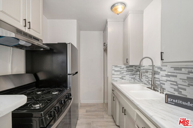 2437 Exposition Pl in Los Angeles, CA - Building Photo - Building Photo