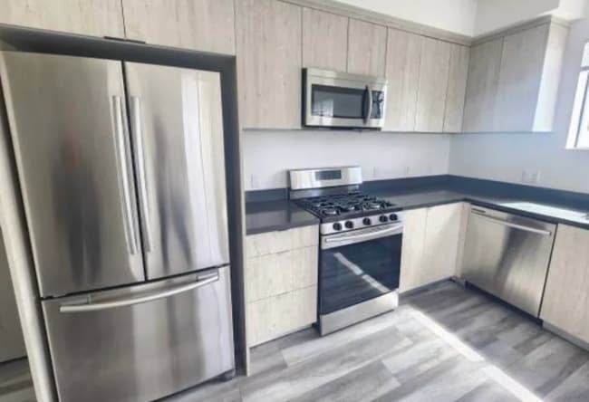 6824 Ben Ave in Los Angeles, CA - Building Photo - Building Photo