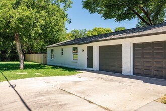 1008 Wilks Ave in Austin, TX - Building Photo - Building Photo
