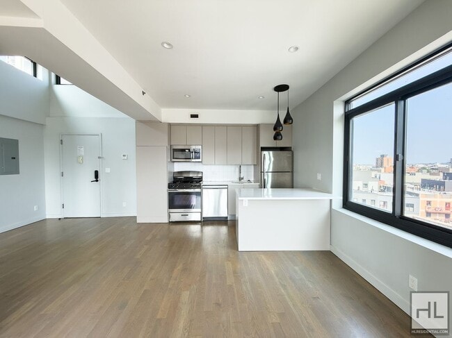 Bushwick Avenue / Spacious 2-Bed 1-Bath / 