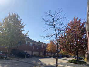 972 Enfield Dr in Northbrook, IL - Foto de edificio - Building Photo