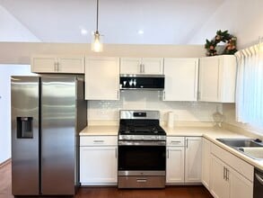 2338 Buckingham Cir in Woodridge, IL - Building Photo - Building Photo