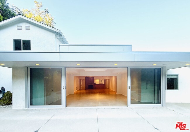 property at 4031 Hollyline Ave